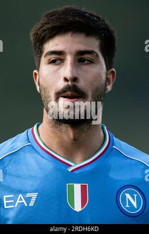 Antonio Cioffi de SSC Napoli regarde pendant le match amical de pré-saison entre SSC Napoli et ASD Anaune Val di non. SSC Napoli a gagné 6-1 sur ASD Anaune Val di non. Banque D'Images