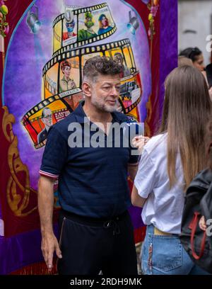 L'acteur anglais Andy Serkis interviewé lors de la manifestation de grève des acteurs SAG-AFTRA à Londres Leicester Square. Angleterre, Royaume-Uni, juillet 2023. Banque D'Images