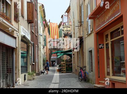 Rue général de Gaulle, une des rues secondaires intéressantes du centre de Fréjus, Var, une ville historique sur la Côte d'Azur Banque D'Images