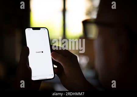 L'application ChatGPT est vue sur un appareil mobile dans cette illustration photo à Varsovie, en Pologne, le 21 juillet 2023. Banque D'Images