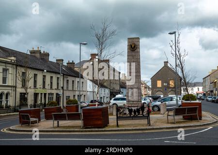 Le mémorial de guerre à Church Square, Rathfriland, Co. Down, Irlande du Nord, Royaume-Uni. Banque D'Images