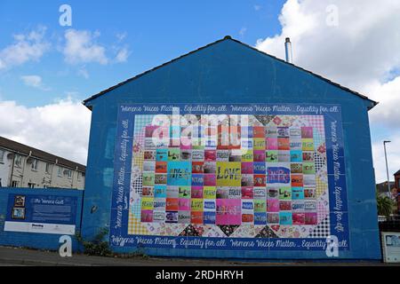 Murale Women Voices Matter sur le domaine Lower Shankill à Belfast Banque D'Images