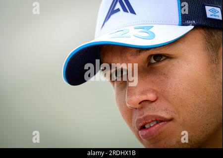 Budapest, Hongrie. 21 juillet 2023. Le pilote thaïlandais de Williams Racing Alexander Albon vu dans le paddock avant la première séance d'essais du Grand Prix de F1 de Hongrie au Hungaroring, près de Budapest. Crédit : SOPA Images Limited/Alamy Live News Banque D'Images