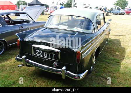 Une Sunbeam Rapier de 1960 stationnée au 48th Historic Vehicle Gathering, Powderham, Devon, Angleterre, Royaume-Uni. Banque D'Images