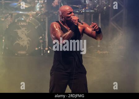 Curitiba, Brésil. 22 juillet 2023. PR - CURITIBA - 07/21/2023 - CURITIBA, SEPULTURA SHOW - Derrick Green chanteur du groupe Sepultura, lors d'une représentation à l'Opéra de Arame, à Curitiba, ce vendredi (21). Le groupe effectue une tournée de l'album Quadra. Photo : Robson Mafra/AGIF/Sipa USA crédit : SIPA USA/Alamy Live News Banque D'Images