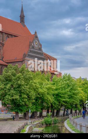 Détail de l'église Nikolai, brique gothique, Wismar, Mecklembourg-Poméranie occidentale, Allemagne Banque D'Images