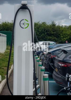 Wetherby, Royaume-Uni. 21 juillet 2023. Wetherby Services, autoroute A1, Yorkshire, Angleterre, Royaume-Uni. Affaires, nouvelles, énergie GRIDSERVE High Power Electric Super Hub. Points de recharge pour véhicules électriques GRIDSERVE chez Wetherby Services on the Am dans le Yorkshire, Angleterre. Crédit photo : phil wilkinson/Alamy Live News Banque D'Images