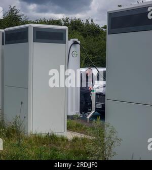 Wetherby, Royaume-Uni. 21 juillet 2023. Wetherby Services, autoroute A1, Yorkshire, Angleterre, Royaume-Uni. Affaires, nouvelles, énergie GRIDSERVE High Power Electric Super Hub. Points de recharge pour véhicules électriques GRIDSERVE chez Wetherby Services on the Am dans le Yorkshire, Angleterre. Crédit photo : phil wilkinson/Alamy Live News Banque D'Images