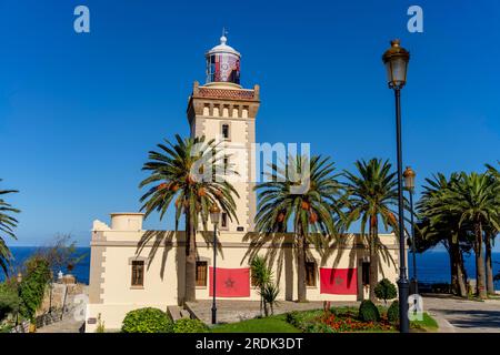 Beau phare de Cap Spartel près de Tanger ville et Gibraltar, le Maroc en Afrique Banque D'Images