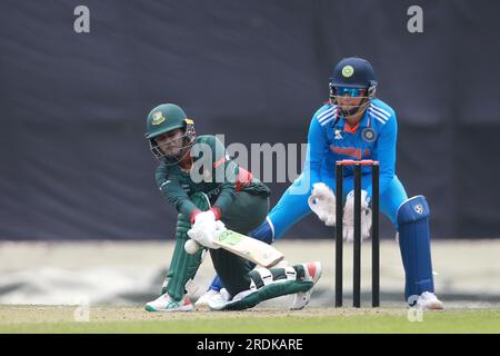 Niger Sultana Joty bat lors du Bangladesh Women-India Women troisième et dernier match One Day International (ODI) en trois matchs au Sher- Banque D'Images