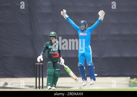 Niger Sultana Joty bat lors du Bangladesh Women-India Women troisième et dernier match One Day International (ODI) en trois matchs au Sher- Banque D'Images