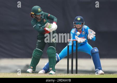 Niger Sultana Joty bat lors du Bangladesh Women-India Women troisième et dernier match One Day International (ODI) en trois matchs au Sher- Banque D'Images