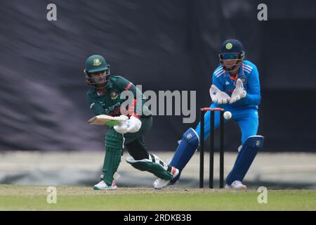 Niger Sultana Joty bat lors du Bangladesh Women-India Women troisième et dernier match One Day International (ODI) en trois matchs au Sher- Banque D'Images