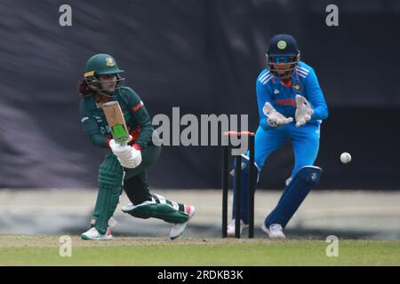 Niger Sultana Joty bat lors du Bangladesh Women-India Women troisième et dernier match One Day International (ODI) en trois matchs au Sher- Banque D'Images