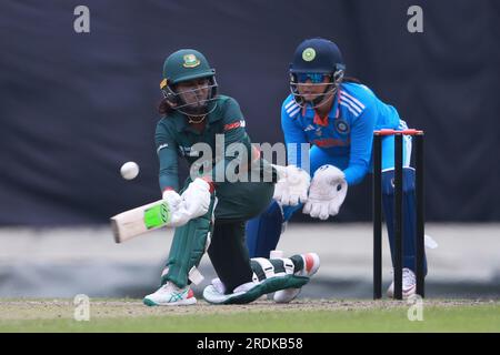 Niger Sultana Joty bat lors du Bangladesh Women-India Women troisième et dernier match One Day International (ODI) en trois matchs au Sher- Banque D'Images