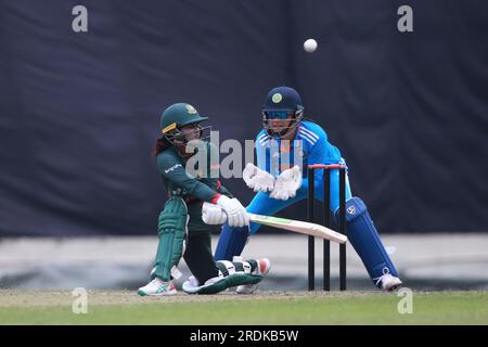 Niger Sultana Joty bat lors du Bangladesh Women-India Women troisième et dernier match One Day International (ODI) en trois matchs au Sher- Banque D'Images