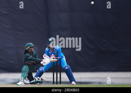 Niger Sultana Joty bat lors du Bangladesh Women-India Women troisième et dernier match One Day International (ODI) en trois matchs au Sher- Banque D'Images