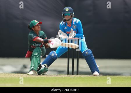 Niger Sultana Joty bat lors du Bangladesh Women-India Women troisième et dernier match One Day International (ODI) en trois matchs au Sher- Banque D'Images