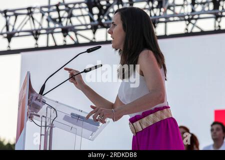 Madrid, Espagne. 21 juillet 2023. Ione Belarra, leader du parti PODEMOS, s'adresse aux personnes présentes en soutien à la candidate Yolanda Diaz lors du rassemblement de clôture de la campagne. Le parti de gauche espagnol SUMAR dirigé par Yolanda Diaz a organisé une cérémonie de clôture de campagne pour les élections dimanche prochain, 23 juillet, au Parc Enrique Tierno Galván à Madrid. (Photo de David Canales/SOPA Images/Sipa USA) crédit : SIPA USA/Alamy Live News Banque D'Images