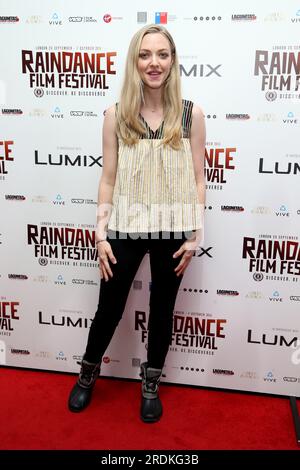 Londres, Royaume-Uni. 06 octobre 2018. Amanda Seyfried assiste à la première mondiale de Holy Moses lors du Raindance film Festival à vue Piccadilly à Londres. (Photo Fred Duval/SOPA Images/Sipa USA) crédit : SIPA USA/Alamy Live News Banque D'Images