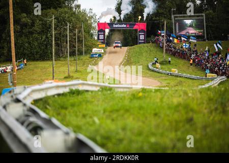 Tartu, Estonie - 22/07/2023, Tartu, Estonie. 22 juillet 2023. 18 Takamoto KATSUTA (JPN), Aaron JOHNSTON (IRL), TOYOTA GAZOO RACING WRT, TOYOTA GR Yaris Rally1 Hybrid, WRC, action lors du Rallye Estonia 2023, 8e manche du Championnat du monde des voitures de rallye WRC 2023, du 20 au 23 juillet 2023 à Tartu, Estonie - photo Nikos Katikis/DPPI crédit: DPPI Media/Alamy Live News Banque D'Images