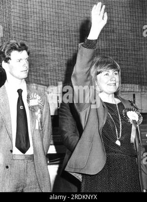 Photo de dossier datée du 4/5/1984 d'Ann Clwyd après avoir tenu la circonscription minière galloise de Cynon Valley lors de l'élection. Le député travailliste vétéran décédé à l'âge de 86 ans. Elle a représenté la circonscription de Cynon Valley dans le sud du pays de Galles pendant 35 ans, devenant la plus vieille femme à siéger à la Chambre des communes avant de se retirer en 2019. Date d'émission : samedi 22 juillet 2023. Banque D'Images