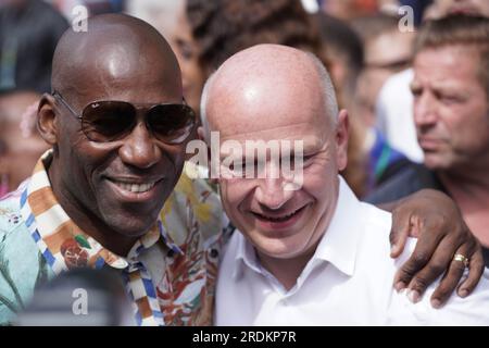 Berlin, Allemagne. 22 juillet 2023. Berlins Mayor (l) Kai Wegner et Joe Chialo, sénateur de la culture de Berlin inaugurant la 45e édition annuelle du défilé CSD à Berlin. Banque D'Images