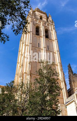 Clocher de la cathédrale de Ségovie, cathédrale catholique romaine de style gothique sur la Plaza Mayor, Ségovie, Espagne. Banque D'Images