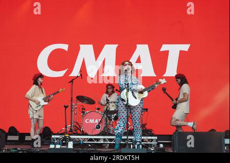 CMAT et son groupe ont joué sur scène Lovell lors du Blue Dot Festival 2023 à Jodrell Bank, Cheshire-UK, le 21 juillet 2023. Banque D'Images