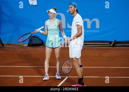 21 juillet 2023, Nice, Provence-Alpes-CÃ te d'Azur, FRANCE: LEANDRO RIEDI et CÉLINE NAEF pour l'équipe suisse contre ALIZE CORNET et RICHARD GASQUET pour l'équipe de France, lors du match de double mixte à la Hopman Cup 2023, Championnat du monde ITF par équipes mixtes le 21 juillet 2023 au Nice Lawn tennis Club à Nice, France. (Image de crédit : © Emilie Lohmann/ZUMA Press Wire) USAGE ÉDITORIAL SEULEMENT! Non destiné à UN USAGE commercial ! Banque D'Images