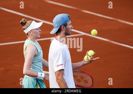 21 juillet 2023, Nice, Provence-Alpes-CÃ te d'Azur, FRANCE: LEANDRO RIEDI et CÉLINE NAEF pour l'équipe suisse contre ALIZE CORNET et RICHARD GASQUET pour l'équipe de France, lors du match de double mixte à la Hopman Cup 2023, Championnat du monde ITF par équipes mixtes le 21 juillet 2023 au Nice Lawn tennis Club à Nice, France. (Image de crédit : © Emilie Lohmann/ZUMA Press Wire) USAGE ÉDITORIAL SEULEMENT! Non destiné à UN USAGE commercial ! Banque D'Images