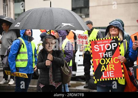 BBC London Studios, Londres, Royaume-Uni. 22 juillet 2023. BBC arrête le menteur. Une protestation pour arrêter l'extension ULEZ a lieu en raison d'une voiture non conforme? Supplément quotidien de 12,50 £ pour conduire à partir du 29 août 2023. Voiture conforme maintenant ? Payer par mile à venir tout le monde paiera. Aussi contre les villes de 15 minutes et de ne pas être forcé à vivre dans des prisons ouvertes Londres à Londres, Royaume-Uni. Crédit : Voir Li/Picture Capital/Alamy Live News Banque D'Images