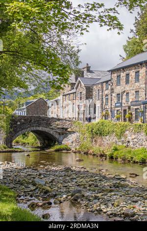 Beddgelert un village pittoresque dans Snowdonia 'eriri' National Park North Wales, Royaume-Uni Banque D'Images