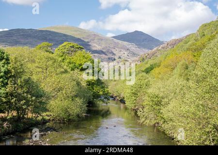 Afon Glaslyn 'River Glaslynn' comme il passe près de Beddgelert, parc national de Snowdonia, parc national d'Eryri, pays de Galles du Nord, Royaume-Uni Banque D'Images