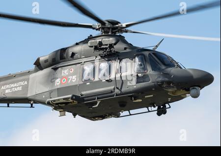 Un AgustaWestland AW139 (HH139B) du 80e hélicoptère du Centre de recherche et de sauvetage de combat de l'armée de l'air italienne. Banque D'Images