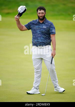 L'Espagnol Jon Rahm célèbre un birdie le 18e jour de l'Open au Royal Liverpool, Wirral. Date de la photo : Samedi 22 juillet 2023. Banque D'Images