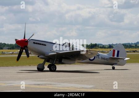 Vickers, Supermarine, Spitfire, XVIII, SM845 G-BUOS, Flying Legends, 2015, Duxford, Cambridgeshire, Banque D'Images