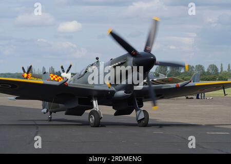 Vickers Supermarine, Spitfire, FRXIVe, RM927, G-SXIV, Légendes volantes, Église Fenton, Leeds, Banque D'Images