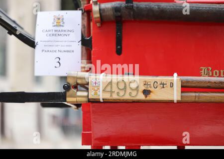 Londres, Royaume-Uni 22 juillet 2023. Samedi matin, à Square Mile de Londres, nous sommes restés au sec pour le marquage annuel des chariots historiques, où chaque carr et chariot, et chaque véhicule, du vintage à l'électrique, est marqué avec les armoiries de la ville. La cérémonie au Guildhall a été dirigée par Andrew Turner, le Maître Carman, et Nicholas Lyons, très honorable Lord Maire. Crédit : Monica Wells/Alamy Live News Banque D'Images