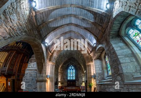 Vue intérieure de l'ancienne église paroissiale de Corstorphine avec arches, Édimbourg, Écosse, Royaume-Uni Banque D'Images