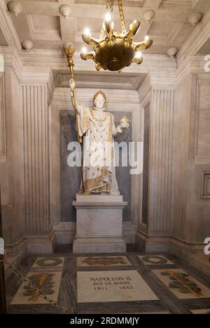 France, Paris, 6 JUILLET 2023 Sculpture de Napoléon 2e au dôme des invalides Banque D'Images