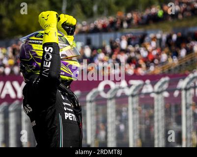 Budapest, Hongrie. 22 juillet 2023. BUDAPEST - Lewis Hamilton (Mercedes) après s'être qualifié sur le circuit de Hungaroring avant le Grand Prix de Hongrie. ANP REMKO DE WAAL crédit : ANP/Alamy Live News Banque D'Images