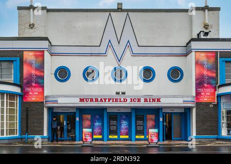 Extérieur de l'entrée du bâtiment Murrayfield Ice Rink avec affiches Dreamachine, Édimbourg, Écosse, Royaume-Uni Banque D'Images