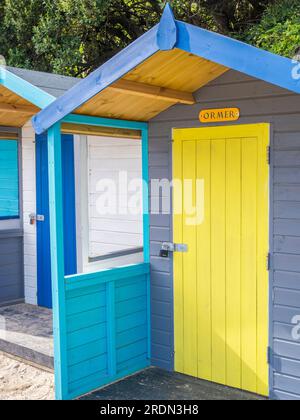 Multicolore Beach Hut, Swanpool Beach, Falmouth, Cornouailles, Angleterre, ROYAUME-UNI, GB. Banque D'Images