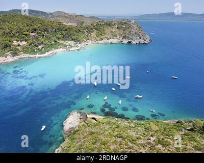 Vue aérienne des bateaux amarrés au large de Porto Santo Stefano Argentario Toscane Banque D'Images