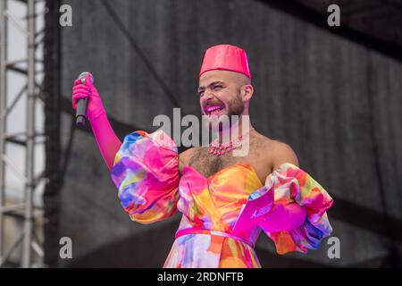 Berlin, Allemagne. 22 juillet 2023. Berlin Pride - modérateurs de la finale CSD 2023 à la porte de Brandebourg crédit : Freelance Fotograf/Alamy Live News Banque D'Images