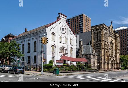 Quartier historique de Clinton Hill : 265 Lafayette Avenue, Maison de réunion des amis orthodoxes (Quaker), construite en 1868, maintenant Église apostolique de la foi. Banque D'Images