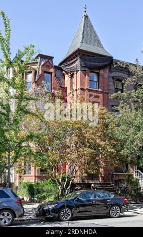 Clinton Hill Historic District : 374 Washington Avenue, une maison en rangée de style Queen Anne construite en 1881, architecte inconnu. Banque D'Images