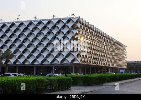 Riyad , Arabie Saoudite - Mars 11 2023 : Bâtiment de la Bibliothèque nationale du Roi Fahad à Riyad Banque D'Images