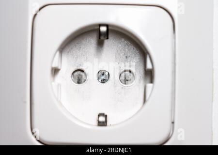 Prise murale électrique européenne 230 volts avec mise à la terre Banque D'Images